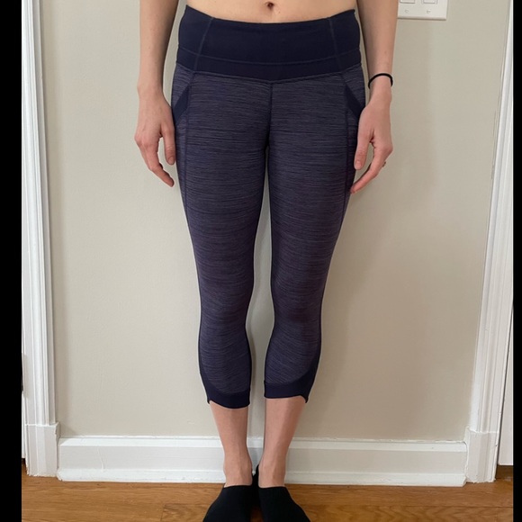 Lulu Lemon crop purple leggings size 4 - Picture 3 of 8
